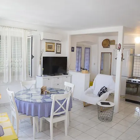 Apartment Pina *