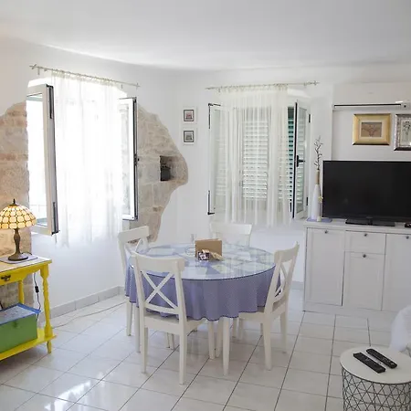 Pina Apartment *